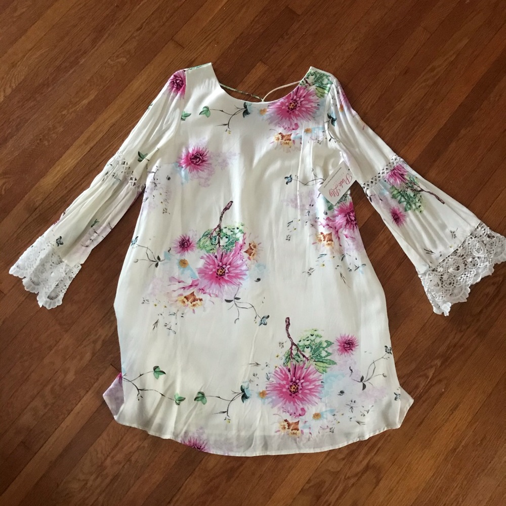 Pink Lily white long sleeve dress